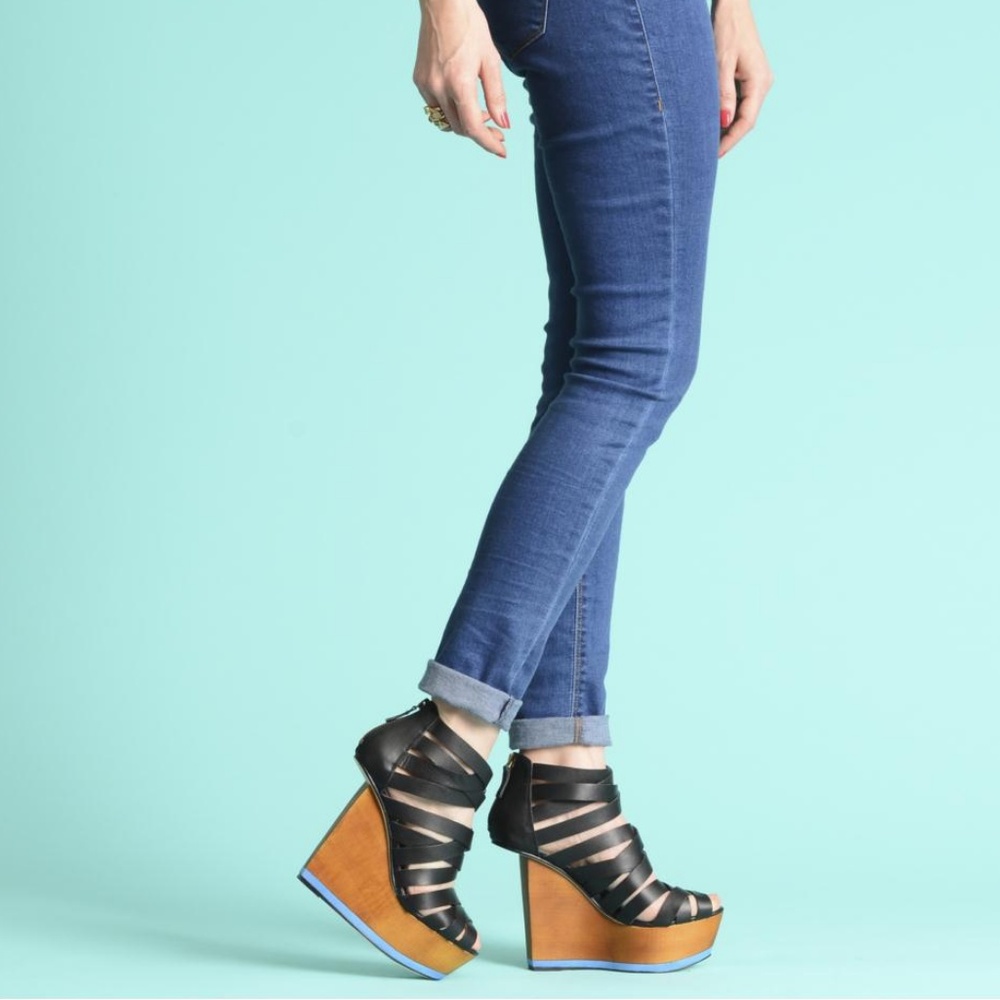 NIB‎  FINSK leather platform wedges. Rare find